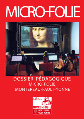 photo de la joonde avec textes sur fond rouge