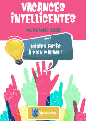 mains montrant une ampoule avec textes a cotés