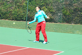 Tenniswoman en pleine action