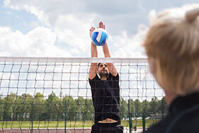 Jeune joueur volley ball